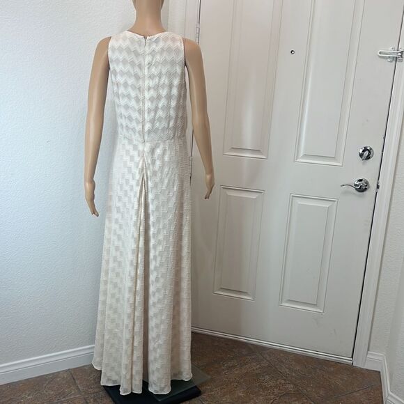 Anne Klein Dress Sz 4 V Neck Sleeveless Ivory Pleated Sheer Lined Maxi - Picture 6 of 12